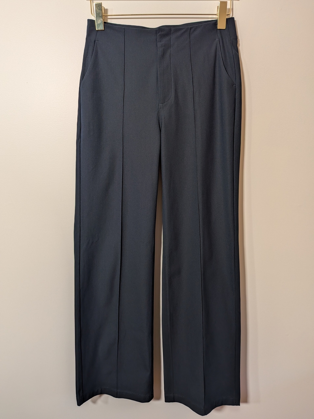 Vuori Straight Leg Pants in Navy Like New Womens Small